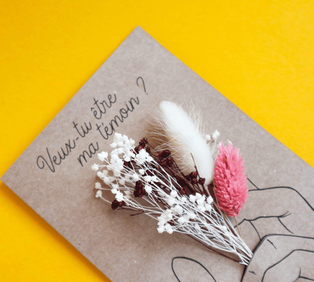Carte avec fleurs séchées pour demande de témoin, demande en mariage