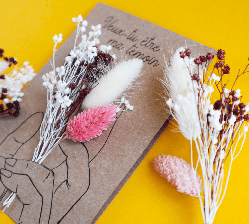Carte avec fleurs séchées pour demande de témoin, demande en mariage