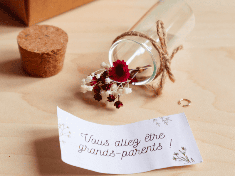 Fiole pour annonce grossesse, demande témoin - petite bouteille en verre avec fleurs séchées - message personnalisé