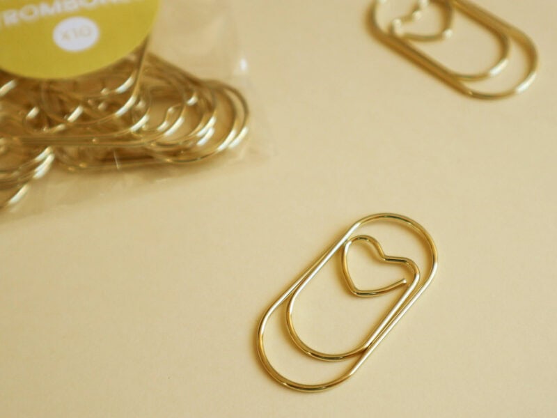 Lot de trombones dorés avec coeurs - embellissement faire-part de mariage ou naissance