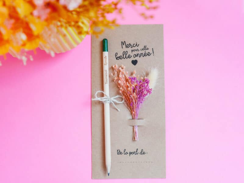 Carte avec crayon à planter et fleurs séchées pour cadeau nounou, Maîtresse, ATSEM