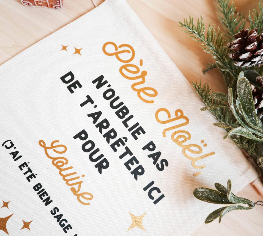 Grand fanion personnalisé pour Noël, avant passage du Père Noël - "N'oublie pas de t'arrêter ici, j'ai été bien sage"