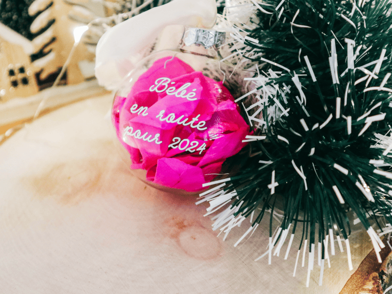 Boule de Noël personnalisée pour annonce grossesse, annonce grands-parents, bébé est en route pour 2024 Boule de Noël personnalisée pour annonce grossesse, annonce grands-parents, bébé est en route pour 2024