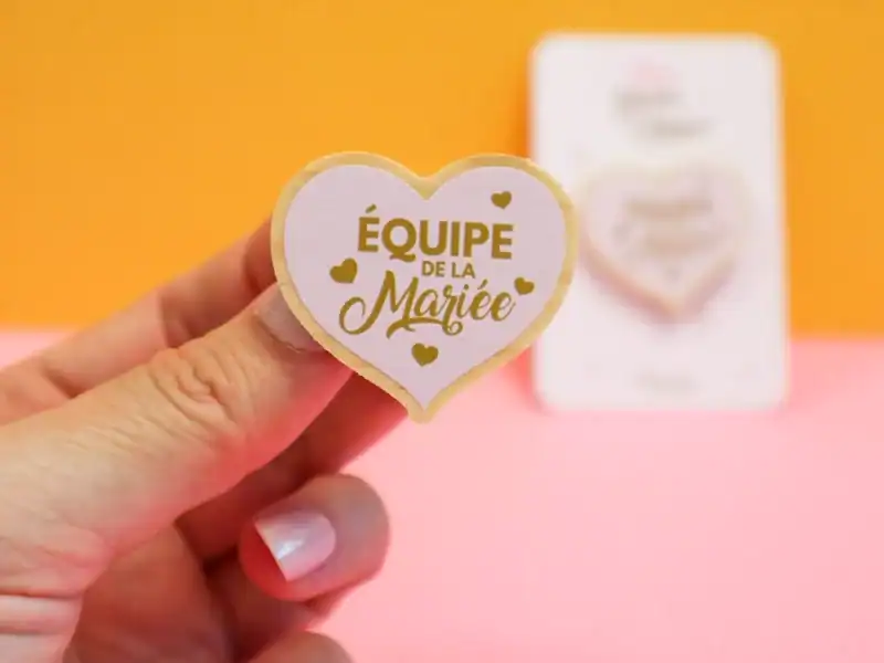 Pin’s Équipe de la Mariée en bois naturel – cadeau témoins mariage