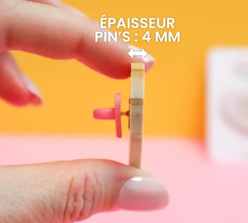 Pin’s Équipe de la Mariée en bois naturel – épaisseur 4 mm
