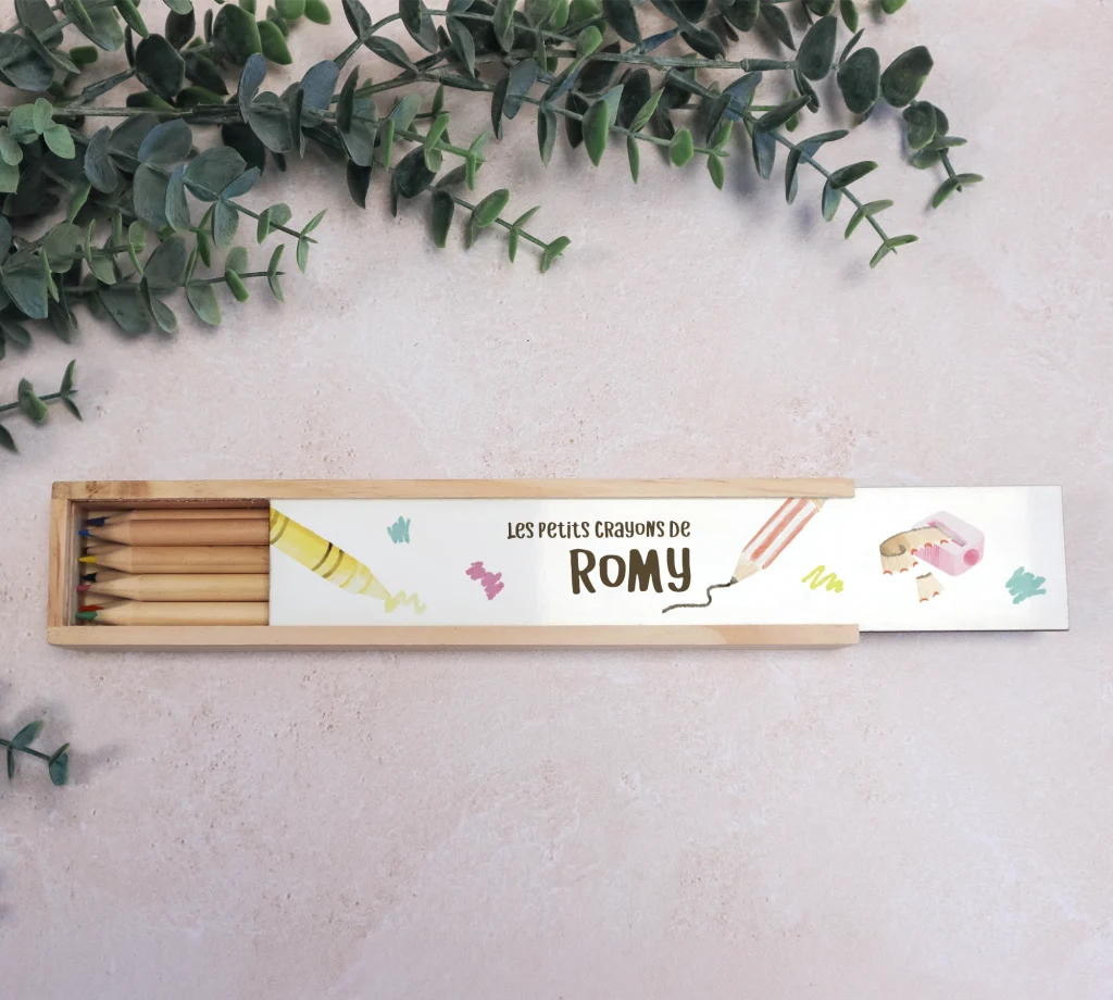Les petits mots qui font grandir | Collection Rentrée 10 Boîte à crayons personnalisée enfant en bois avec 8 crayons de couleur