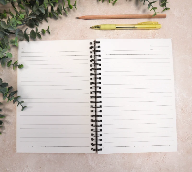 Carnet A5 personnalisé enfant ouvert avec pages intérieures lignées