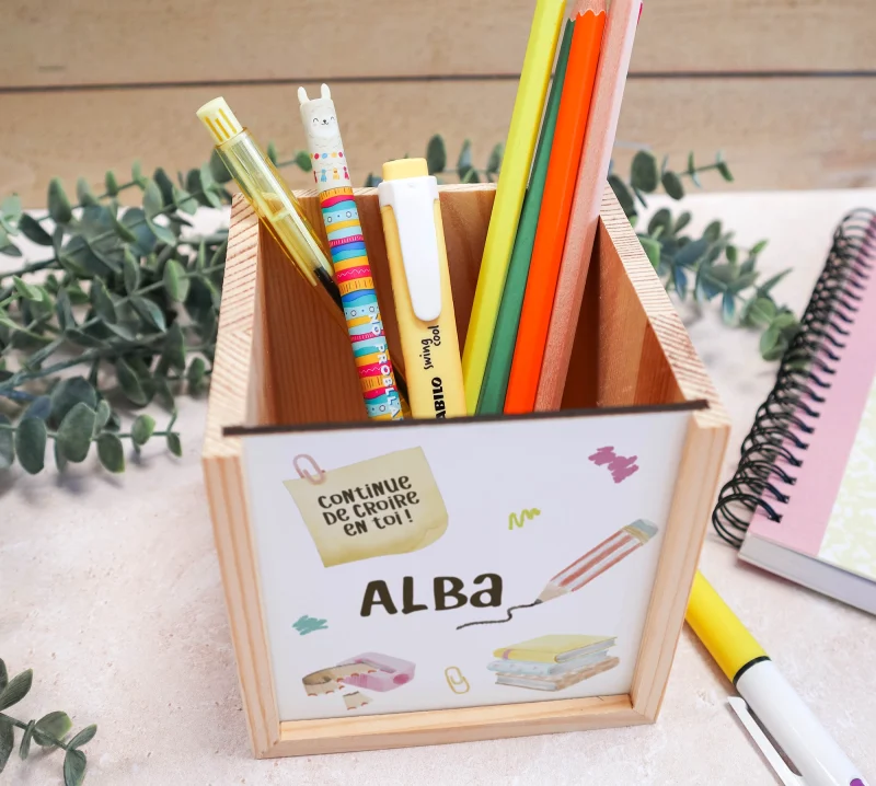 Pot à crayons en bois personnalisé avec prénom et message