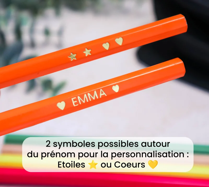 Personnalisation des crayons avec prénom et cœurs ou étoiles en dorure or
